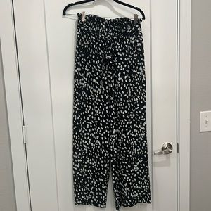 Black Polka Dot Paper Bag Waist pants! Size Medium. Wide leg